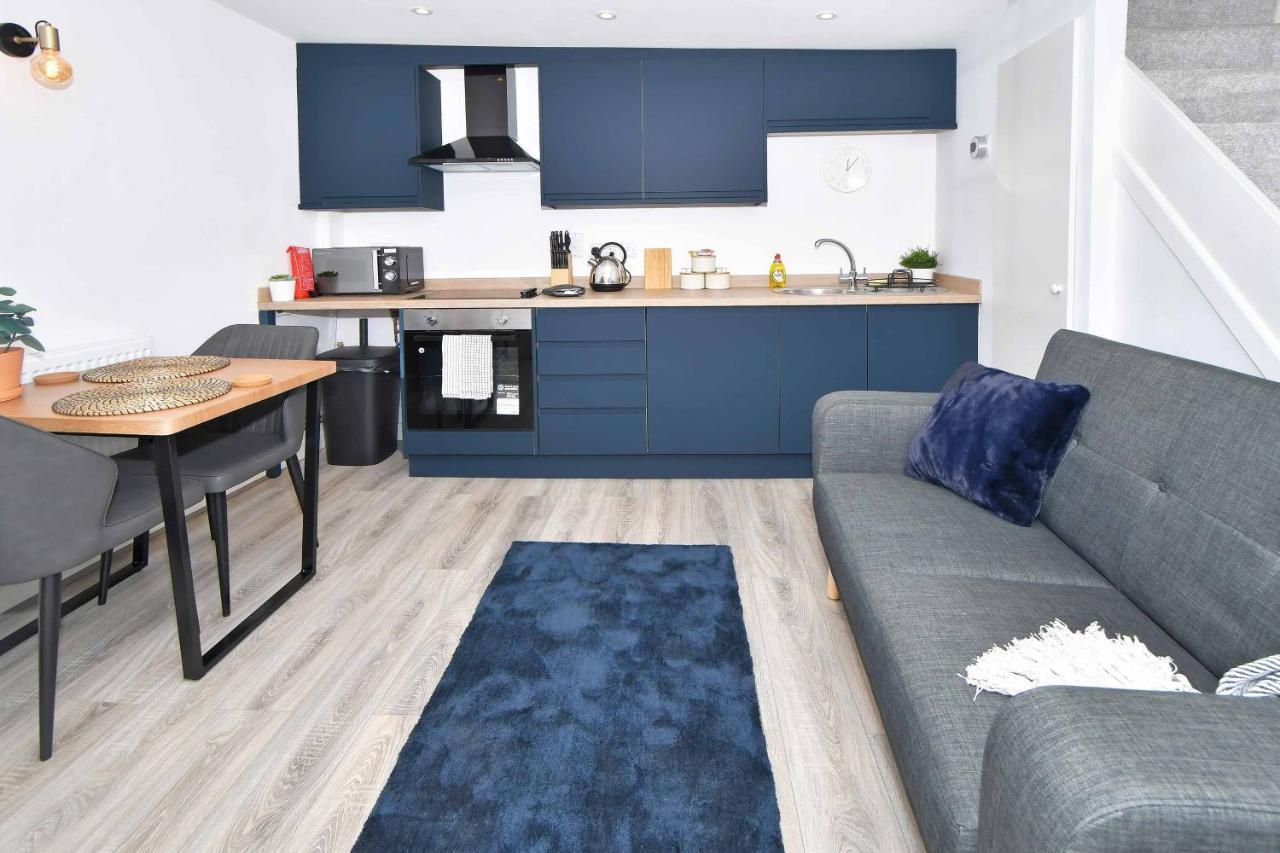 Fen House, Stunning One Bed House, Perfect For A Couple Or Business Professional Visiting Staffordshire! Holiday home