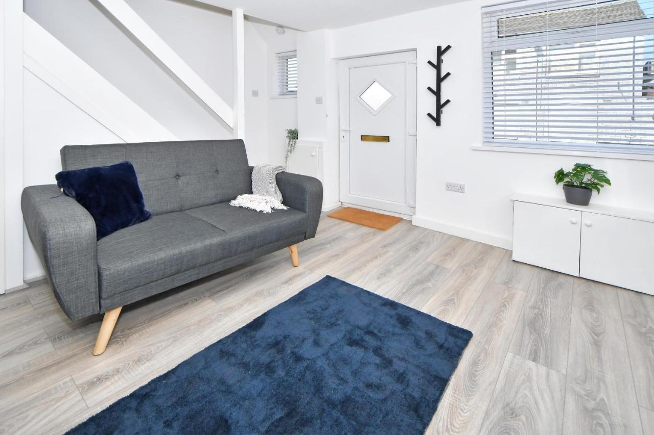 Fen House, Stunning One Bed House, Perfect For A Couple Or Business Professional Visiting Staffordshire! Stoke-on-Trent